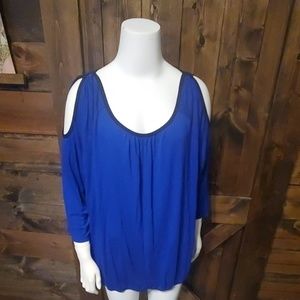 Cable & Gauge cold shoulder royal blue top
